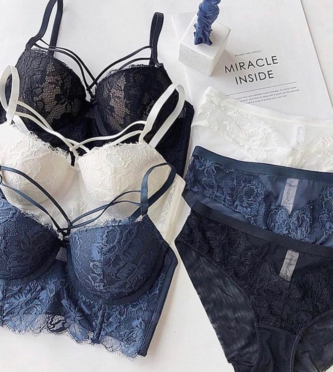 Komplet z gumkami na piersiach, push-up Granatowy