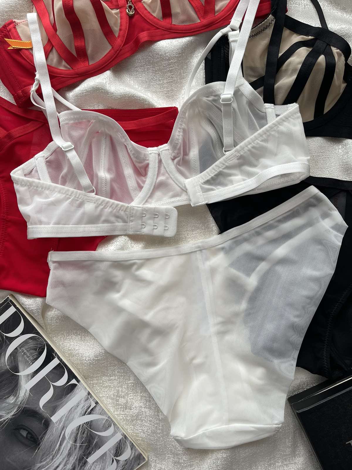 Komplet bielizny strappy z siateczką