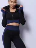 Komplet sportowy premium 3-w-1: top cross-back, legginsy z wysokim stanem i krótka bluza na zamek. Elastyczna, oddychająca dzianina 3D. Kolor granatowo-czarny.
